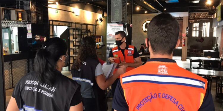 Fiscalização avalia medidas de biossegurança em bares e restaurantes neste sábado, 3