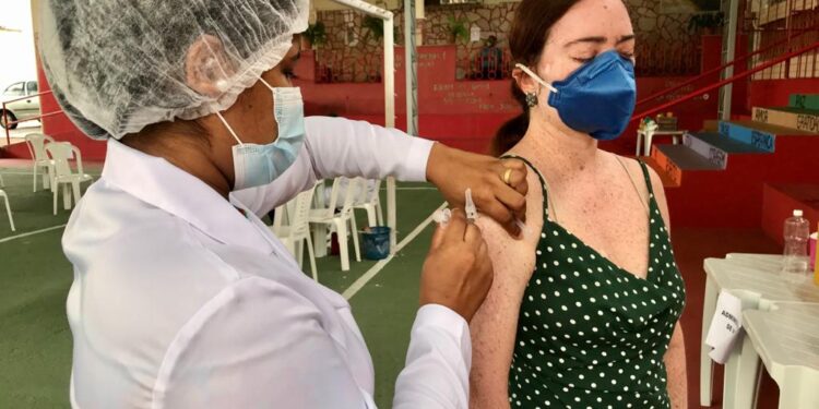 Aracaju já vacinou mais de 50% da população contra covid