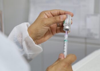 Aracaju antecipa segunda dose de AstraZeneca a partir desta segunda-feira, 26