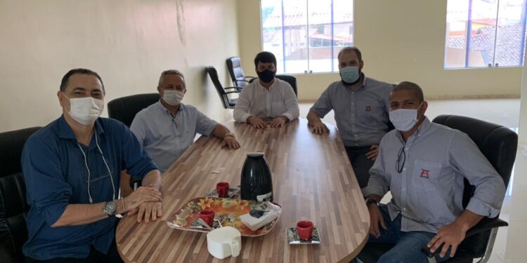 Gestores de Rosário do Catete reúnem-se com representantes da Heringer