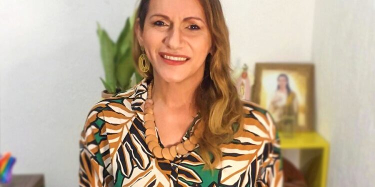 Linda Brasil cobra que sejam garantidas as pessoas trans e travestis o acesso integral à saúde pública