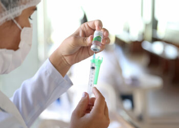 Aracaju mantém vacinação contra influenza enquanto houver estoque