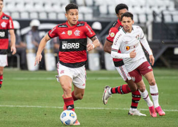 André marca no fim e garante vitória do Fluminense sobre o Flamengo no Brasileirão