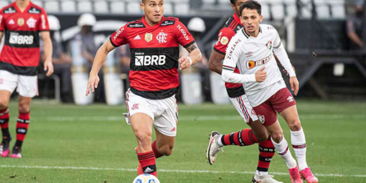 André marca no fim e garante vitória do Fluminense sobre o Flamengo no Brasileirão