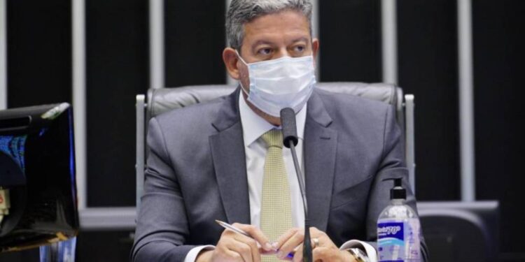 Lira defende fundão eleitoral e diz que, sem verba pública, campanhas podem ser bancadas por milícia e tráfico