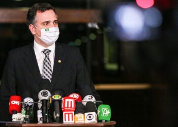 Presidente do Senado defende independência entre os Poderes