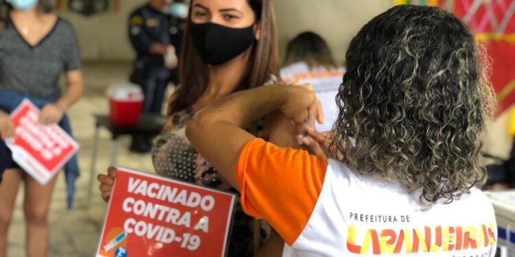 Prefeitura de Laranjeiras inicia vacinação para pessoas a partir de 25 anos