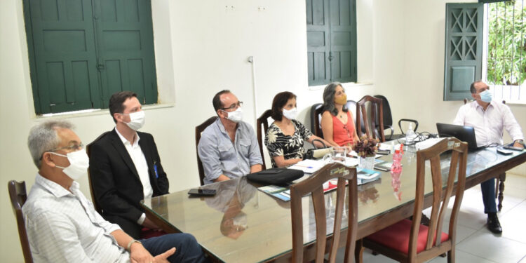 Prefeito Marcos Santana se reúne com pesquisadores e Banco do Brasil para discutir implantação de projetos de tecnologias sociais em São Cristóvão