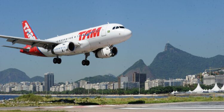 Autorização de viagem para menores de 16 anos poderá ser feita online