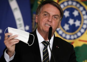 Bolsonaro usa confronto de manifestantes e PMs para atacar protestos que pediam seu impeachment