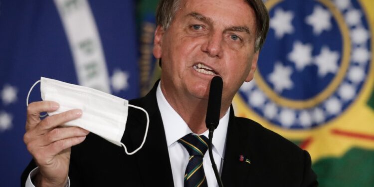 Bolsonaro usa confronto de manifestantes e PMs para atacar protestos que pediam seu impeachment