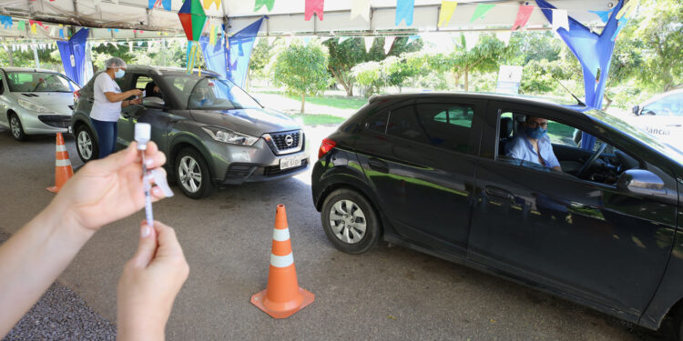 Campanha de imunização contra a covid-19 vacinou mais 4.849 nesta segunda-feira, 5