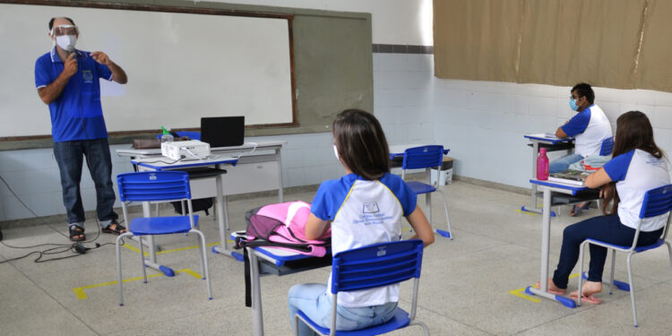 Educação Estadual convoca professores substitutos para atuarem no retorno presencial