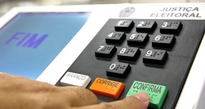 Relator pede mais prazo e presidente encerra sessão da PEC Voto Impresso