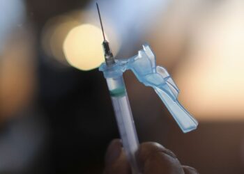 Covid-19: 58,5% do público-alvo no Brasil recebeu a primeira dose