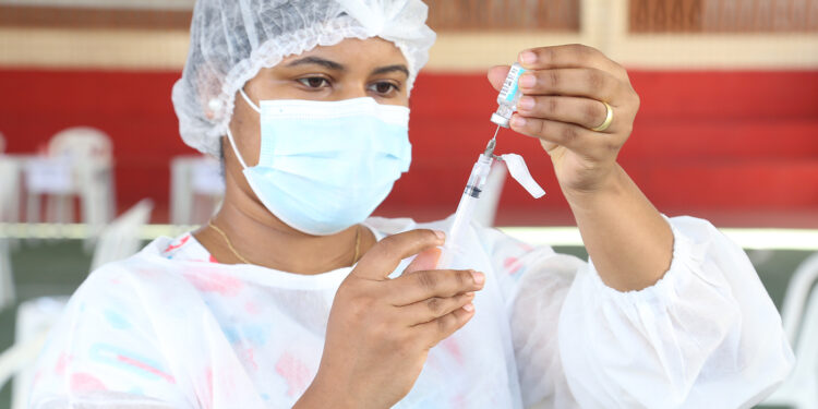 Semana inicia com mais 4.637 aracajuanos imunizados contra covid-19