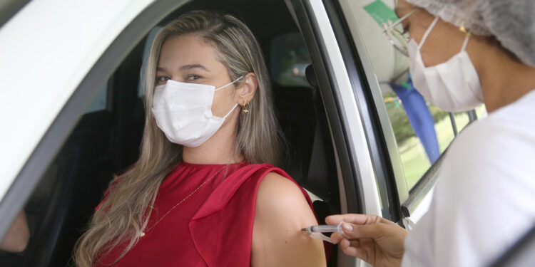 Campanha de vacinação contra covid-19 chega a mais 8.082 aracajuanos nesta quarta, 7