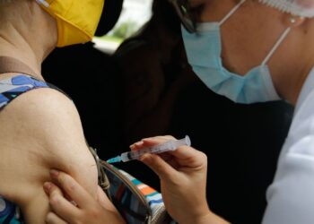 Fiocruz: com avanço da vacinação, mortes e ocupação de UTIs têm queda