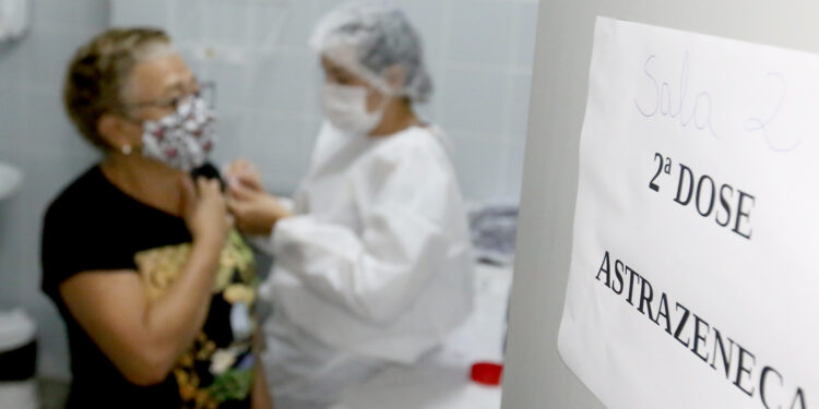 Covid-19: Aracaju vacinou 2.857 pessoas com a segunda dose nesta terça-feira