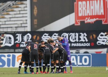 Vasco vence o Confiança e chega à sexta posição na Série B