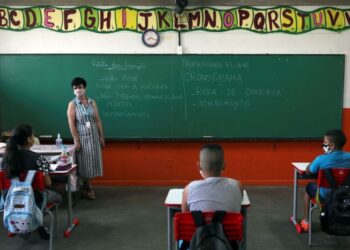 Adailton Martins pede respeito às normas sanitárias nas escolas