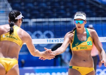 Agatha e Duda passam por argentinas na estreia em Tóquio