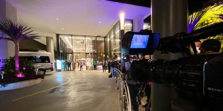 Internado em SP, Bolsonaro não tem previsão de cirurgia