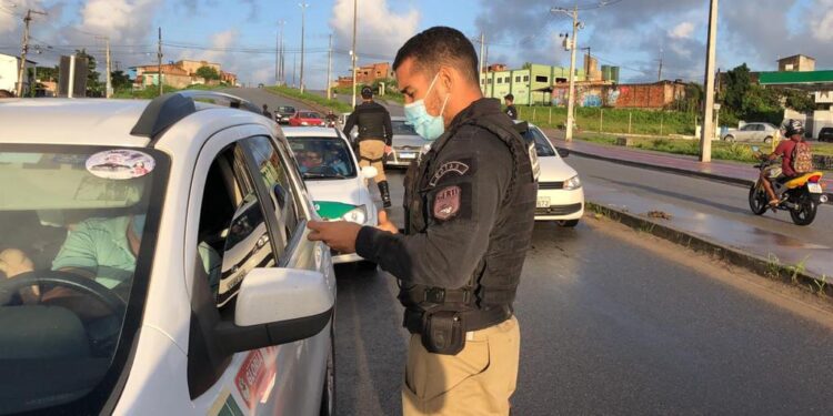 SMTT realiza mais uma operação para combater o transporte irregular de passageiros