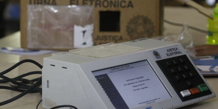 TSE anuncia medidas para fortalecer sistema eletrônico de votação