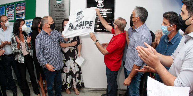 Governador reinaugura Centro de Especialidades Odontológicas em Laranjeiras