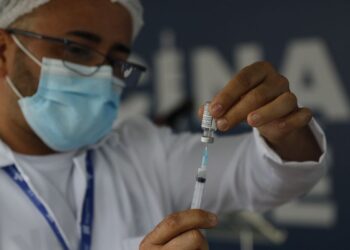 Covid-19: Brasil tem menor média móvel de mortes desde janeiro