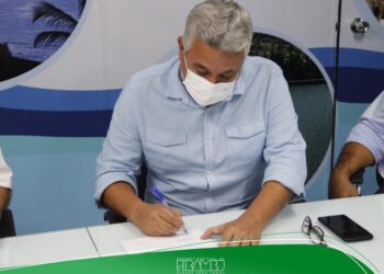 Prefeito assina ordem de serviço para recapeamento asfáltico em Pirambu