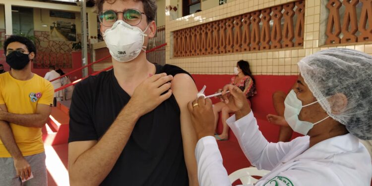 Capital alcança 386.273 vacinados no dia em que não notifica nenhum caso e óbito por covid-19