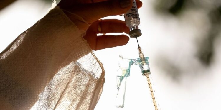 50 milhões de brasileiros já estão com vacinação completa