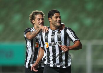 Tite convoca Hulk e mais oito para Eliminatórias