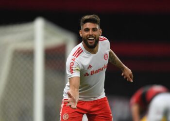 Com 3 de Yuri Alberto, Internacional goleia Flamengo por 4 a 0