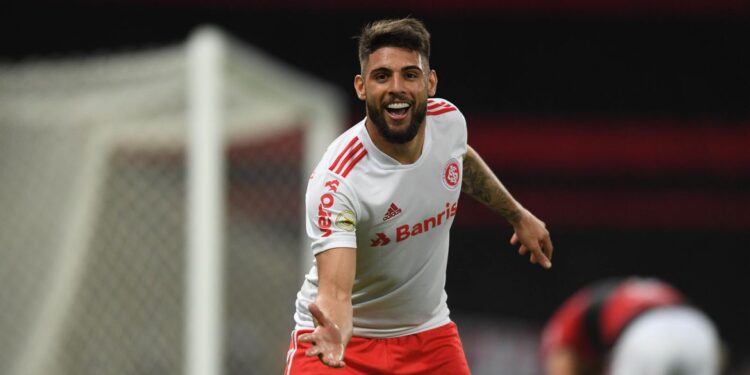 Com 3 de Yuri Alberto, Internacional goleia Flamengo por 4 a 0