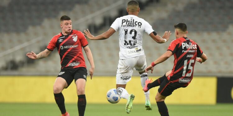 Athletico-PR sai na frente do Santos nas quartas da Copa do Brasil