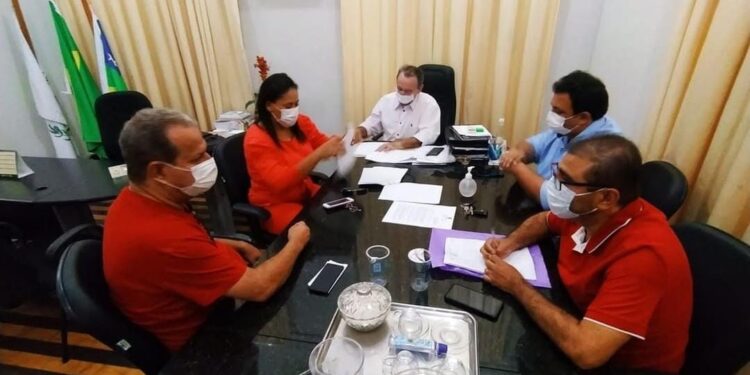 Prefeito Valberto Lima assina convênio com Ipesaúde