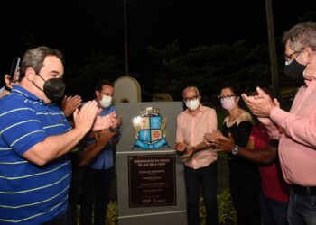 Prefeito Edvaldo entrega urbanização de praça no bairro 18 do Forte