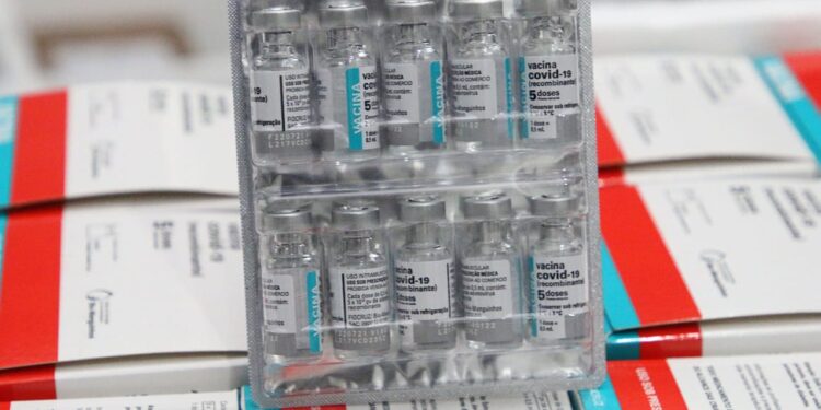 Sergipe recebe mais de 120 mil doses de vacinas contra a Covid-19 nesta segunda