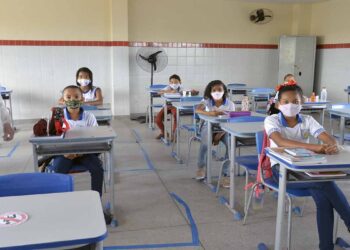 Volta às aulas presenciais é marcada pela transição do ensino remoto para o híbrido