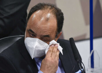 Reverendo chora ao falar à CPI: “Peço desculpas ao Brasil”