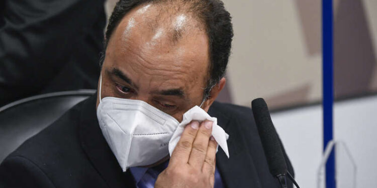 Reverendo chora ao falar à CPI: “Peço desculpas ao Brasil”