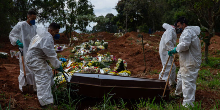 Brasil registra 985 mortes por Covid em 24 h e mais de 41 mil casos