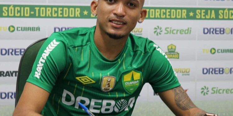 Após Walber, Lisca exige contratação de 3 jogadores