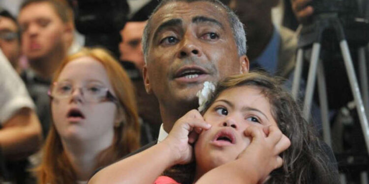 Romário ataca Ministro da Educação após fala sobre crianças com deficiência: ‘Completo idiota’