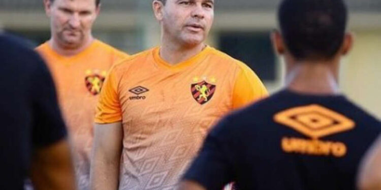 Após derrota para o São Paulo, Umberto Louzer deixa o comando do Sport