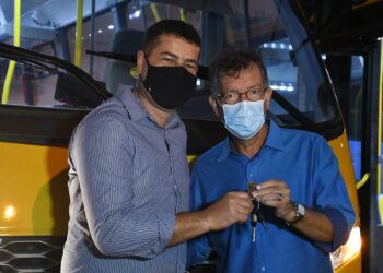 Ribeirópolis recebe 3 ônibus Escolares por meio de Emendas de Laércio Oliveira
