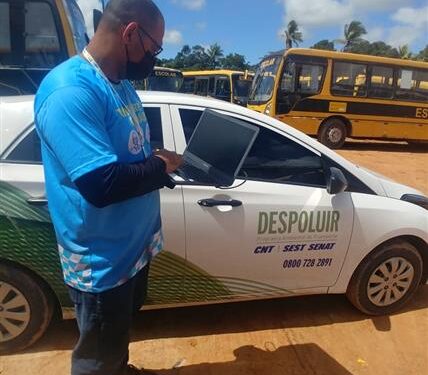 Frota de ônibus escolares é aprovada em vistoria feita pela equipe do SEST/SENAT